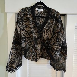 Cupcakes and Cashmere Women's ling sleeve top with lace trim, size L